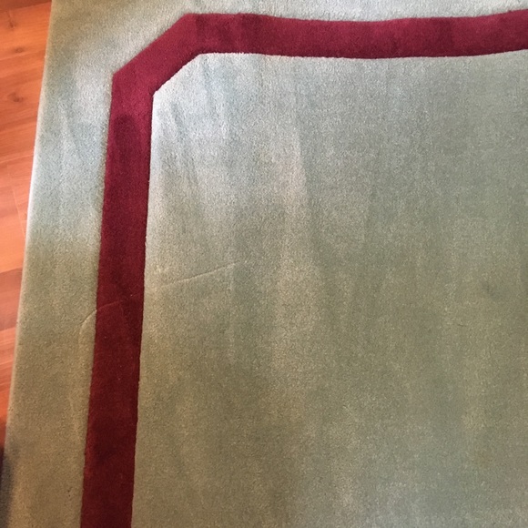 Area Rug. 6x8 ft - Picture 2 of 2